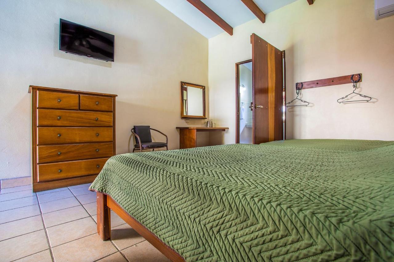 Hotel La Hacienda Quesada  Екстер'єр фото